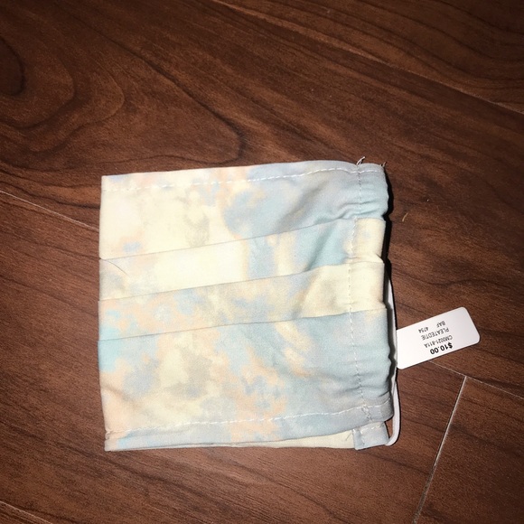 ❗️SOLD❗️2/$16 Francesca’s Face Mask Bundle - Picture 5 of 7